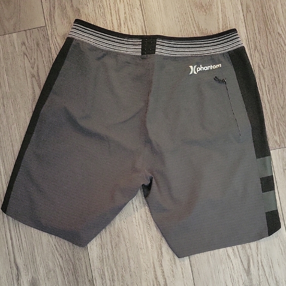 Hurley Phantom and Nike Collaboration with DRI-FIT and Stretch - Picture 5 of 12